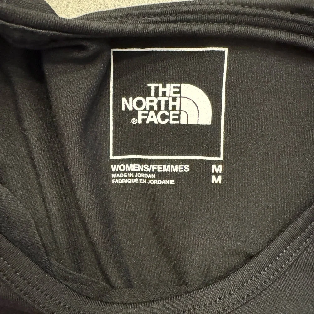 The North Face Women's Classic Blk Workout/Hiking Tee - Picture 4 of 5